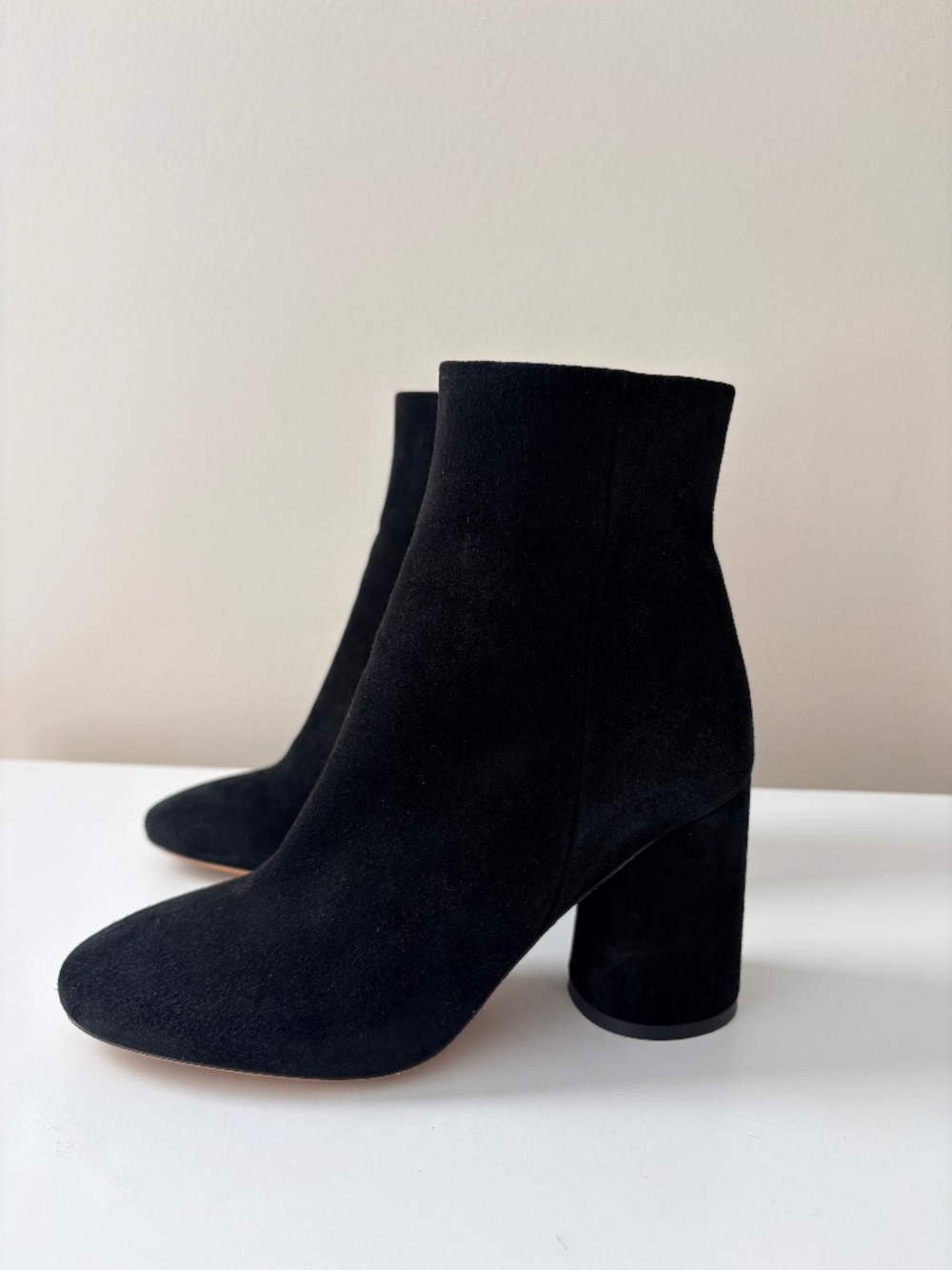 Vince Black Suede Round Heel Ankle Booties Made in Italy Sz 5.5